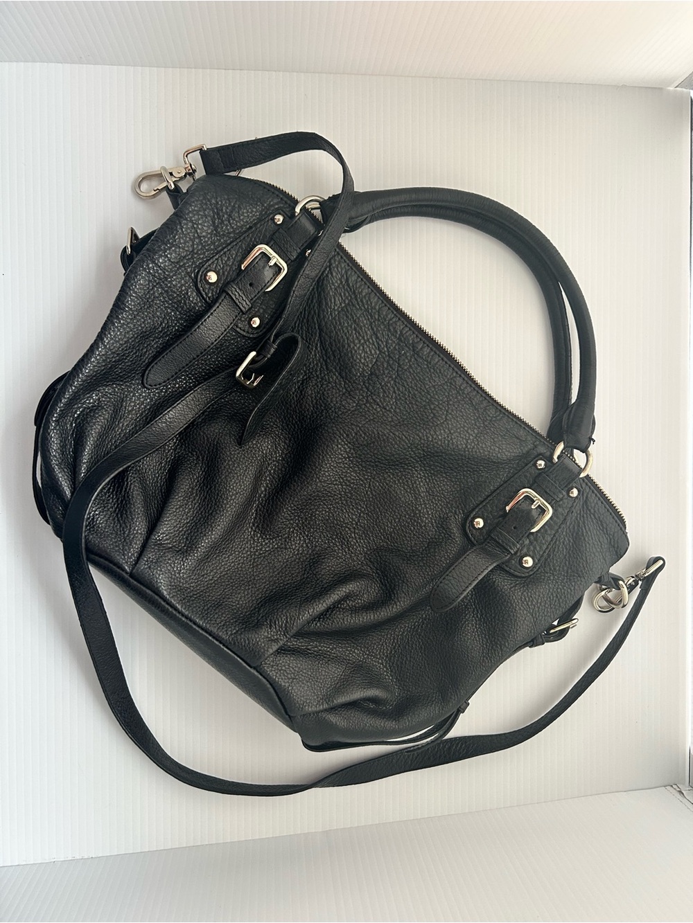 Danier Black Leather Shoulder Bag with Gold Hardware - Picture 5 of 9